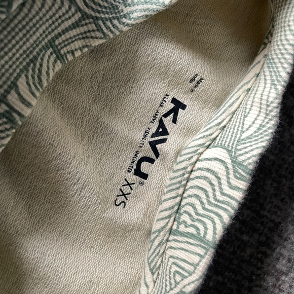 KAVU cropped shirt and short set - Picture 3 of 3